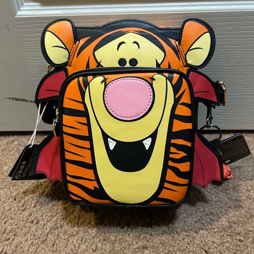 Loungefly tigger crossbody